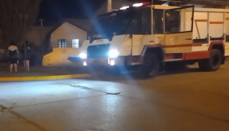 Bomberos sofocaron incendio sobre vivienda 