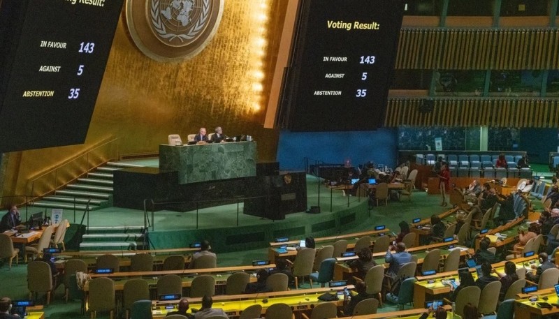 La Asamblea General de la ONU aprobó este miércoles por mayoría aplastante una resolución de condena a “la anexión ilegal” por parte de Rusia de cuatro territorios de Ucrania.