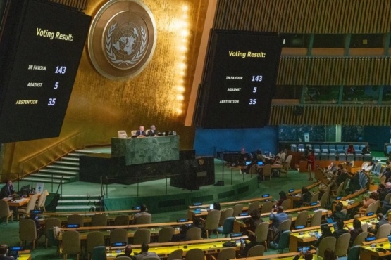 La Asamblea General de la ONU aprobó este miércoles por mayoría aplastante una resolución de condena a “la anexión ilegal” por parte de Rusia de cuatro territorios de Ucrania.