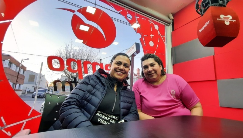 Irma Montiel y Paula Carrillo en el piso de Tiempo FM.
