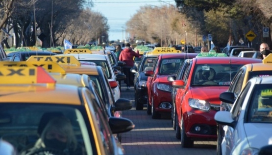 Taxistas ratificaron paro y lanzaron una fuerte advertencia