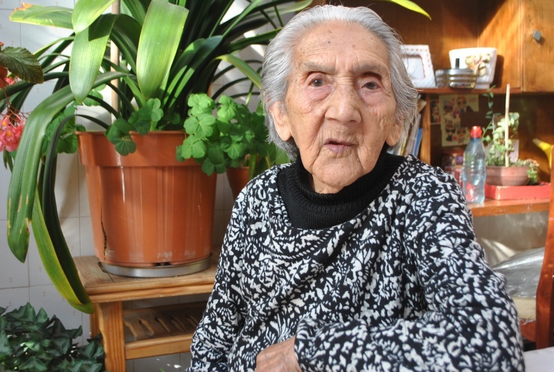 Edumiña, de 109 años, viajó para ver a su familia.