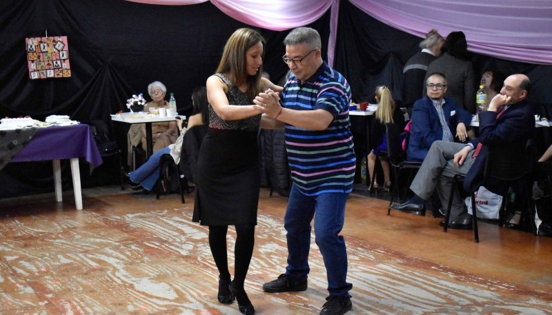 Teresa Coronel y Rubén Darío, dos reconocidos talleristas municipales que hoy gozan de su jubilación.