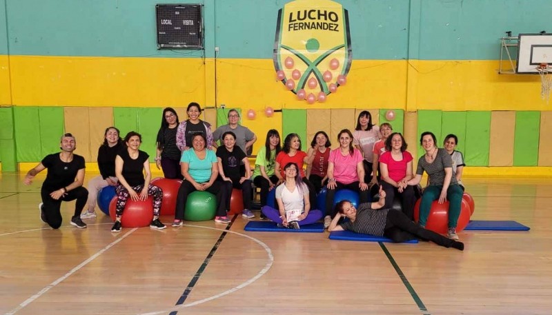 Hubo Fitball, la actividad que se realiza con las pelotas grandes infladas.