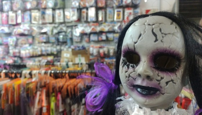 Los comercios de Río Gallegos ofrecen los más variados productos de Halloween.