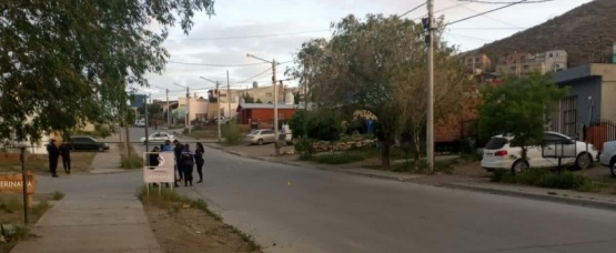 Le entraron a robar en la madrugada y le dispararon a la casa en la noche