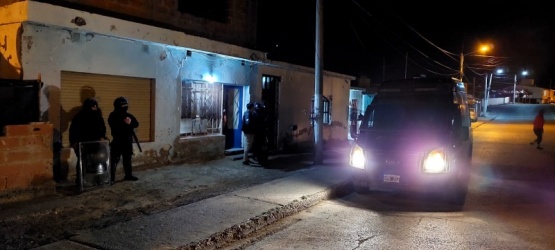 Cinco detenidos por el robo y tiroteo en una casa de Caleta Olivia