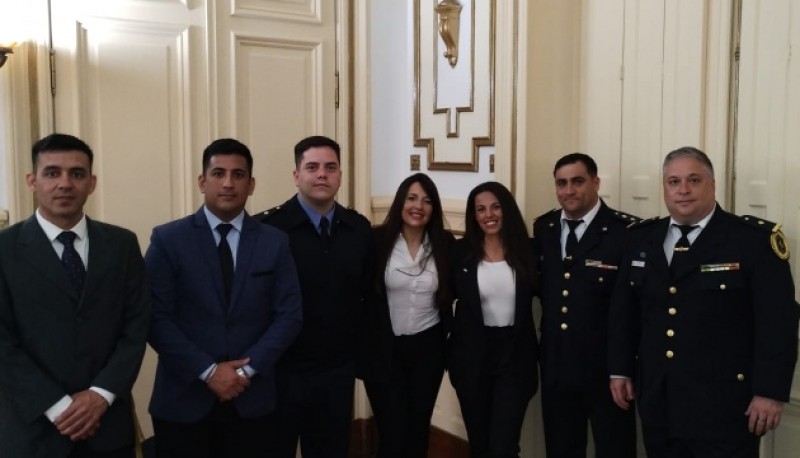 Reconocieron al Oficial Ayte Arias por haber aprobado con éxito el Curso de Investigación de Incendio