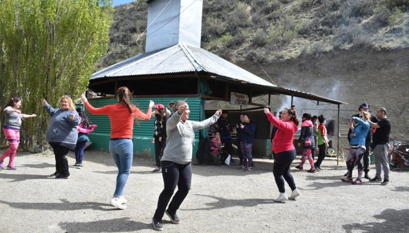  Taller de Danzas folclóricas “Sur” que funciona en el Gimnasio Municipal “Juan Bautista Rocha”.