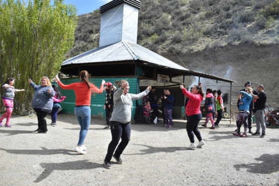  Taller de Danzas folclóricas “Sur” que funciona en el Gimnasio Municipal “Juan Bautista Rocha”.