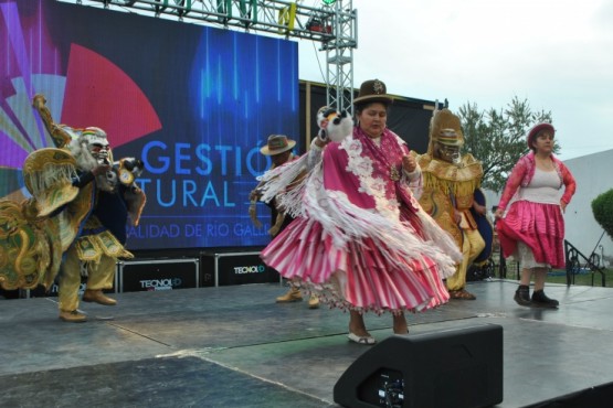 Colectividades mostraron sus danzas, comidas y tradiciones en la Sociedad Rural. 