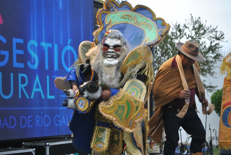 Colectividades mostraron sus danzas, comidas y tradiciones en la Sociedad Rural. 