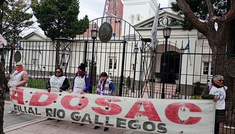 Docentes siguen en pie de lucha por los días caídos.