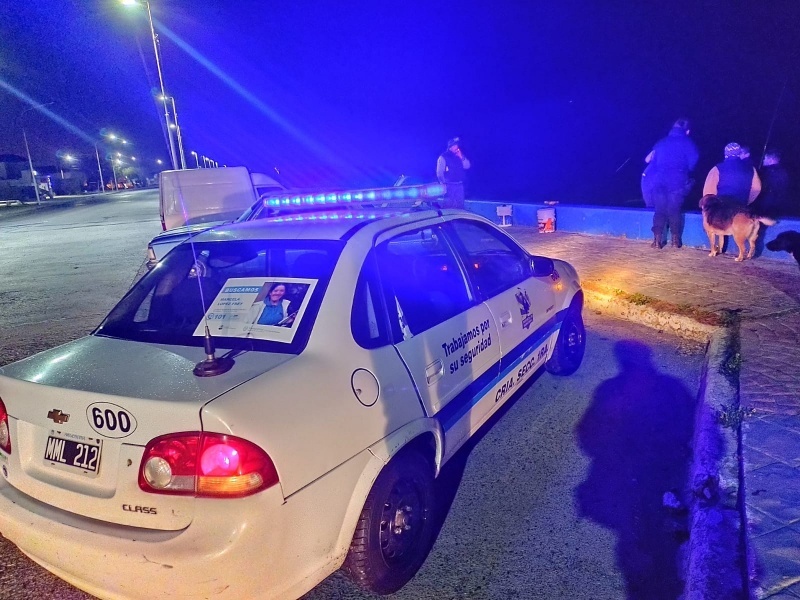 Móviles policiales en la Costanera. (Foto: C.G.)