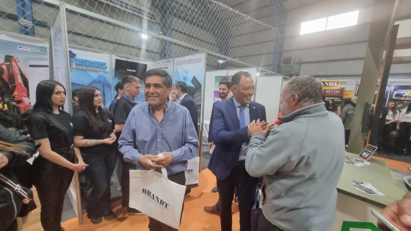 La ceremonia de inauguración estuvo encabezada por el Secretario General de AOMA, a quien acompañaron el vicegobernador de la Provincia, Eugenio Quiroga, el intendente de San Julián, Daniel Gardonio y el Secretario de Comercio e Industria de la Provincia, Leandro Fadul. 