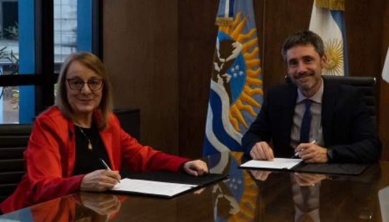 Alicia Kirchner firmó convenio para el fortalecimiento del turismo la producción, la cultura e identidad local