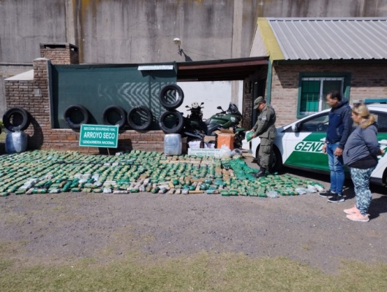 Decomisan 432 kilos de hojas de coca en que trasladaban a Santa Cruz