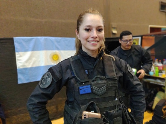 La sargento Jessica Gálvez en el stand del Comando. (Foto: C.G.)