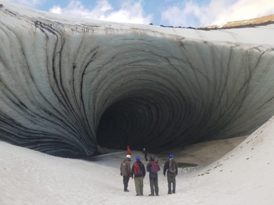 Gendarmes recuperaron el cuerpo del turista fallecido en la “Cueva de Jimbo”