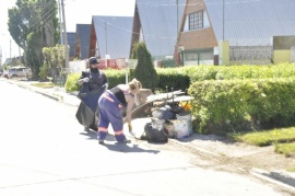 Vecinos colaboran con la limpieza urbana