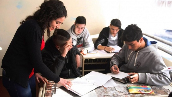 En Catamarca prohibieron el uso de los celulares en las escuelas