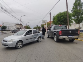 Niños lesionados en choque entre camioneta y auto