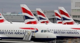 Tripulantes masculinos de aerolínea británica podrán ir maquillados al trabajo