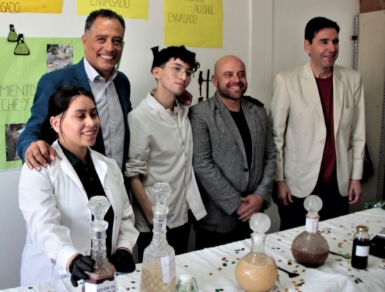 Eugenio Quiroga acompañó a estudiantes en la Expo Técnica EICO N°1