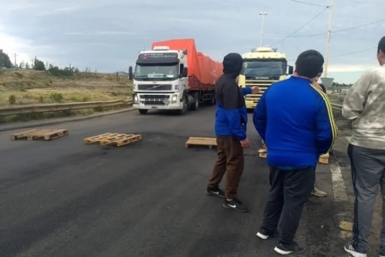 Padres del Jardín 406 cortaron rutas exigiendo celeridad a la Justicia