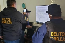 Detuvieron a un conocido periodista por distribución de material de abuso sexual infantil