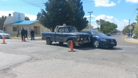 Una mujer fue llevada al hospital luego de fuerte choque