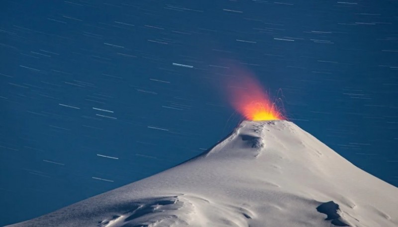 Volcán Villarrica en alerta amarilla por posible erupción. 