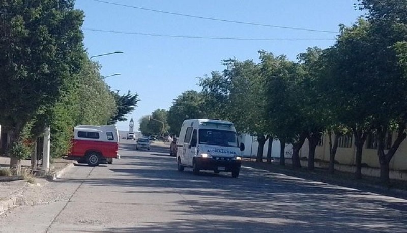 Bomberos auxiliaron a una mujer que quedó encerrada en su casa 