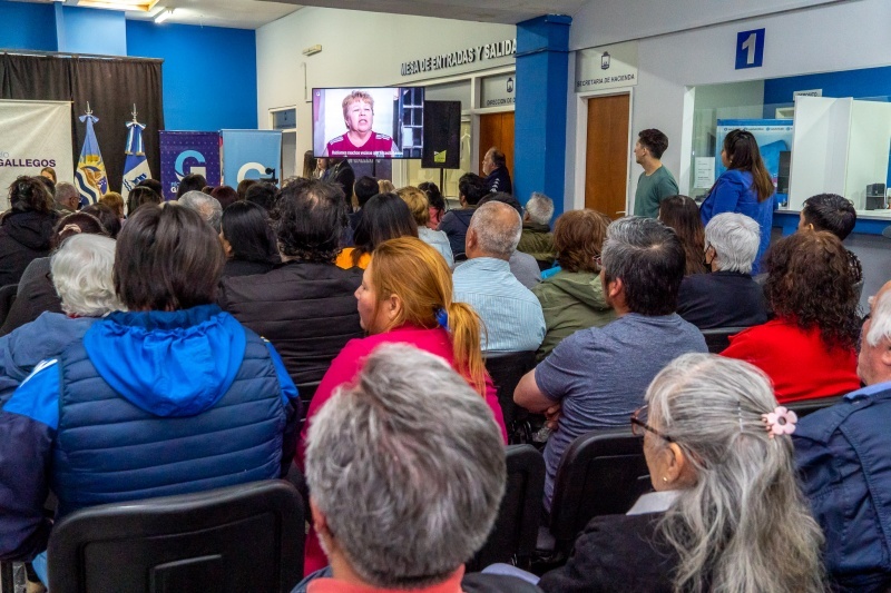 Acto de entrega de decretos de adjudiciación de tierras fiscales. 