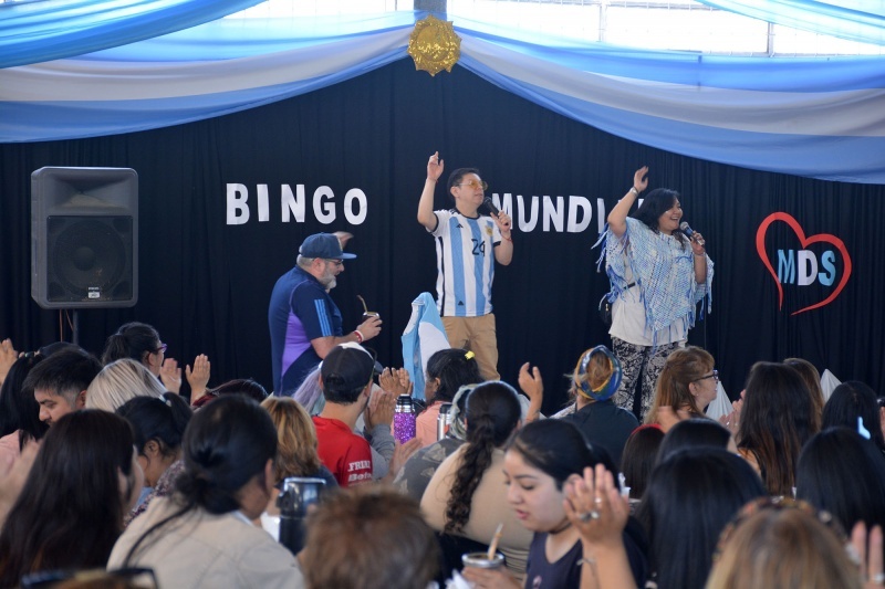Se llevó a cabo este domingo un “Bingo Mundialista” con el objetivo de vecinas y vecinos sean parte de una tarde recreativa.