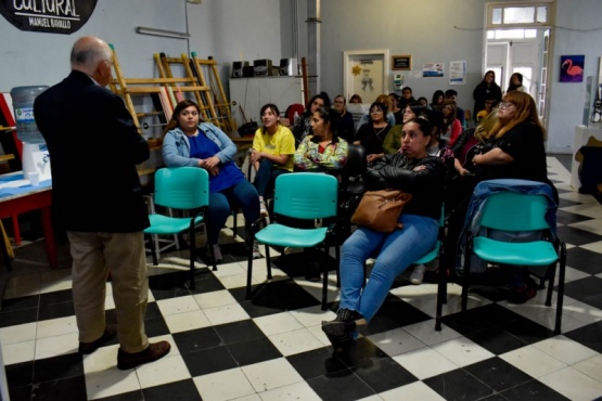 El dr. tejada sigue trabajando por los niños de la ciudad. 