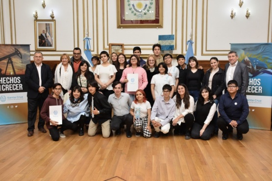 Alicia Kirchner recibió a estudiantes del Parlamento Juvenil del Mercosur