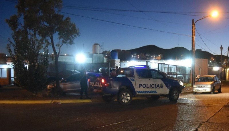 Detuvieron a tres personas por amenazas con arma de fuego 