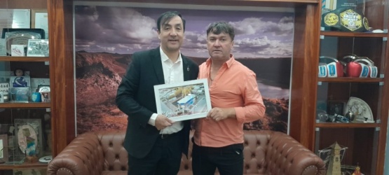 Pablo Carrasco de Perito Moreno visitó al intendente Pablo Grasso. 