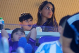 Antonela Roccuzzo emocionada tras descubrir a Thiago Messi escribiendo una canción