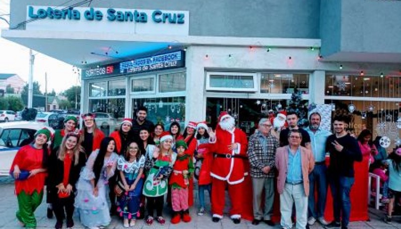 Papá Noel estuvo en Lotería de Santa Cruz y dejó regalos para los más chicos