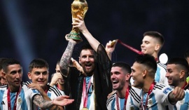 Un abogado le ofrece U$S 1.000.000 a Messi por la túnica con la que recibió la Copa