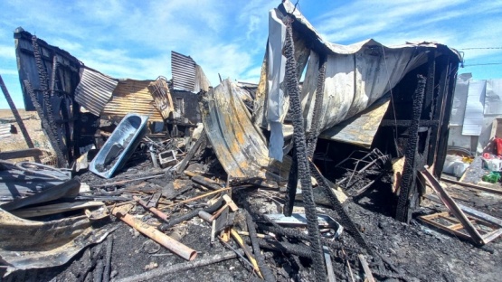 Una familia perdió todo en un incendio en el barrio Madres a la lucha