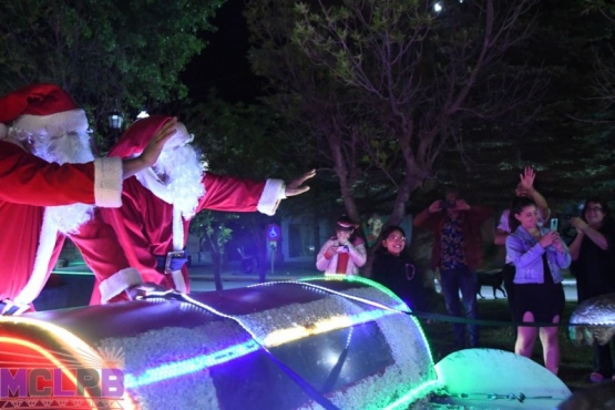 Papá Noel entregó regalos en Piedra Buena