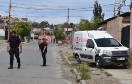 Dos hombres a mano armada robaron un vehículo del Correo Argentino