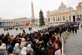 Comenzó la capilla ardiente para despedir a Benedicto XVI