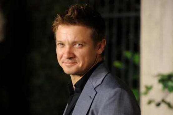 Jeremy Renner, estrella de Marvel, se encuentra en estado crítico tras sufrir un accidente