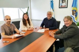 Firmaron contrato para la construcción de Miradores en Puerto Santa Cruz