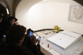 La tumba de Benedicto XVI ya puede ser visitada en el Vaticano
