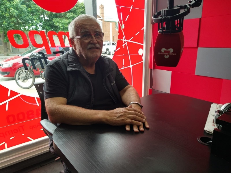 Hernán Spotti en el piso de Tiempo FM.